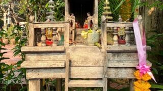 「タイ スピリットハウス(精霊の住む家)とは？ ｜土地を守護する小さな祠」